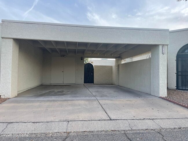 Building Photo - 716 N Hayden Dr