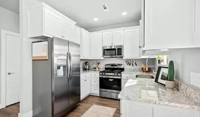 Building Photo - Come live in this brand new duplex in the heart of NWA