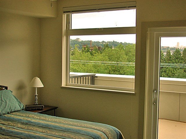 Building Photo - Stylish NW Contemporary 2 Bed, 2 Bath Cond...