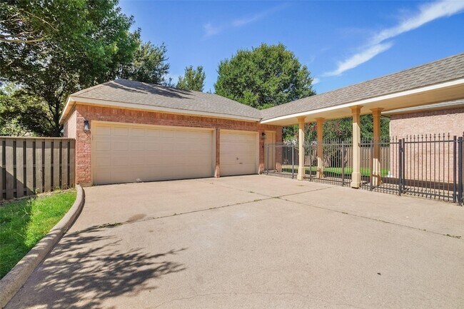 Building Photo - 719 Bryson Way