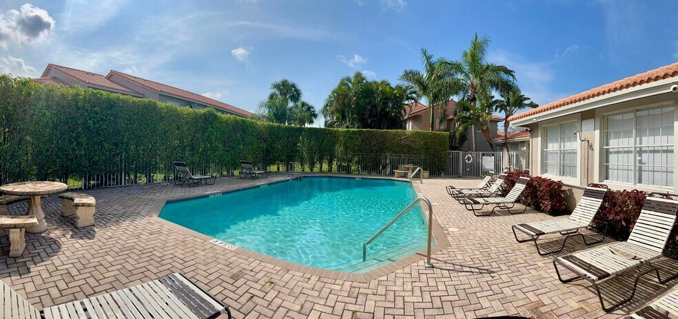 Building Photo - 10253 Via Hibiscus