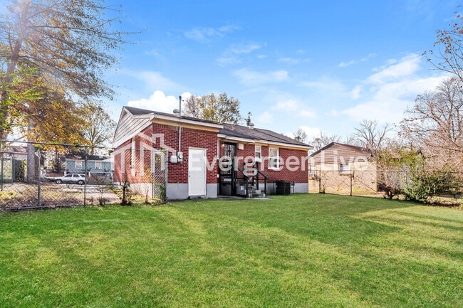 Building Photo - 2136 Pamela Dr