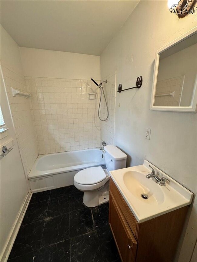 Building Photo - 2841 Featherston Ave