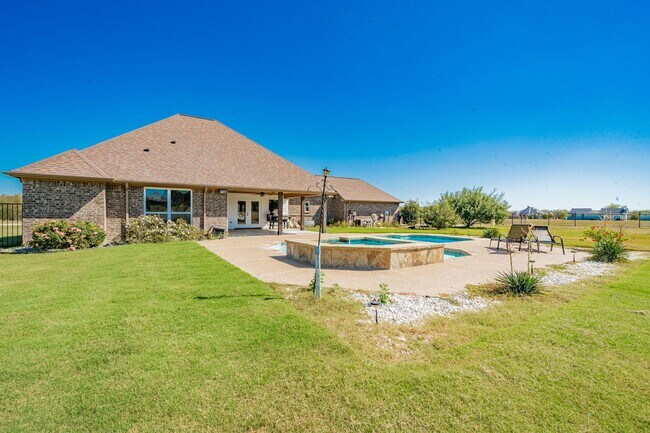 Building Photo - Your Royse City Retreat Awaits!