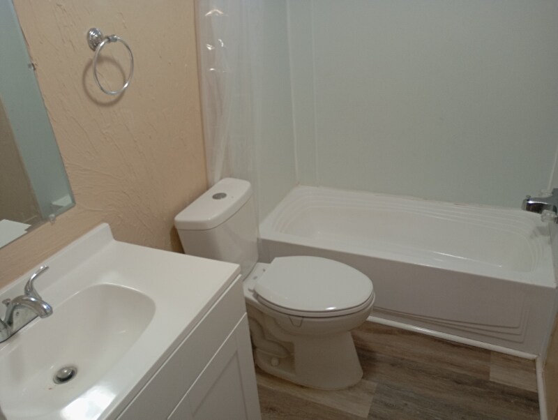 Building Photo - 14006 Bluegill Ln