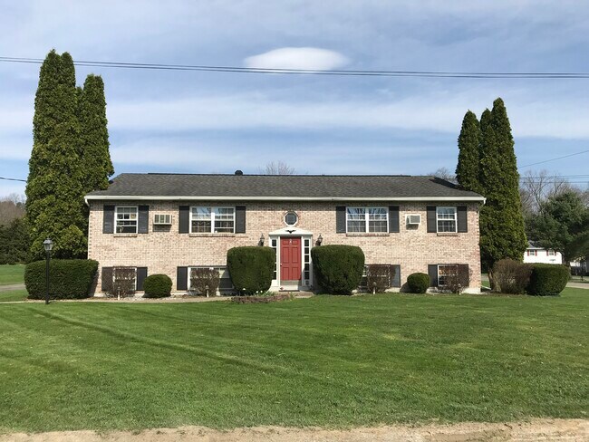 Primary Photo - 2 Winston Dr