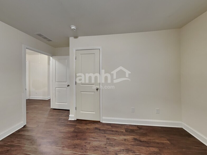 Building Photo - 2515 Beal St