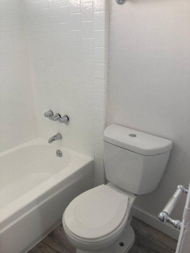 Building Photo - 1.0 bedroom in Los Angeles California 91343