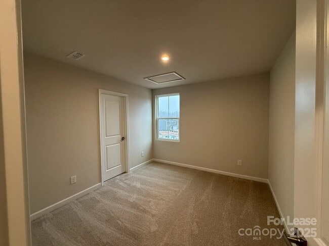 Building Photo - 10124 Florentine Wy