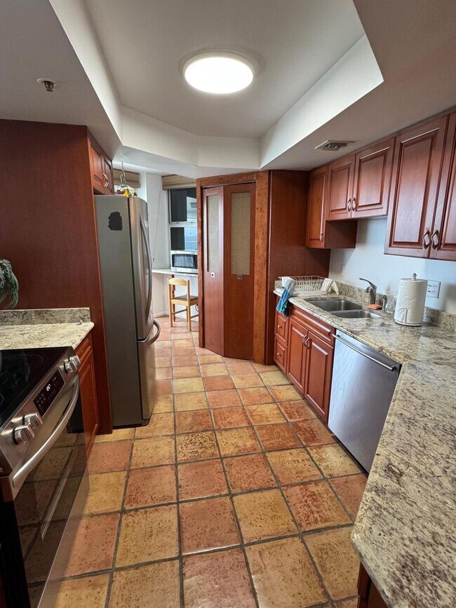 Building Photo - 5200 N Ocean Dr