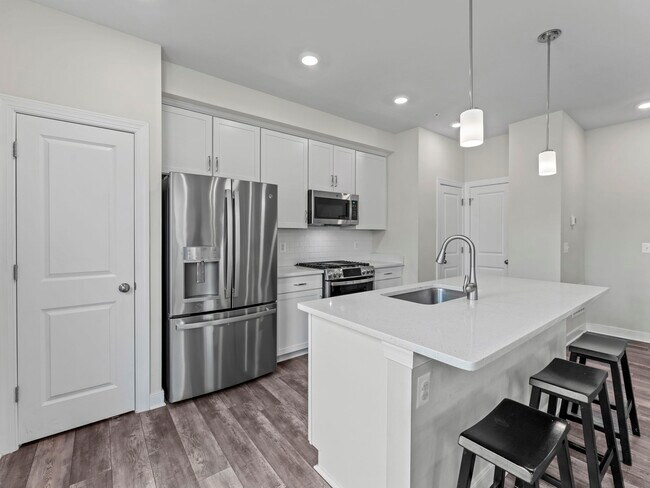 Building Photo - 2410 Stella Pl