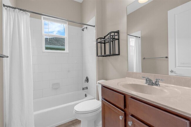 Building Photo - 903 Victoria Hills Dr S