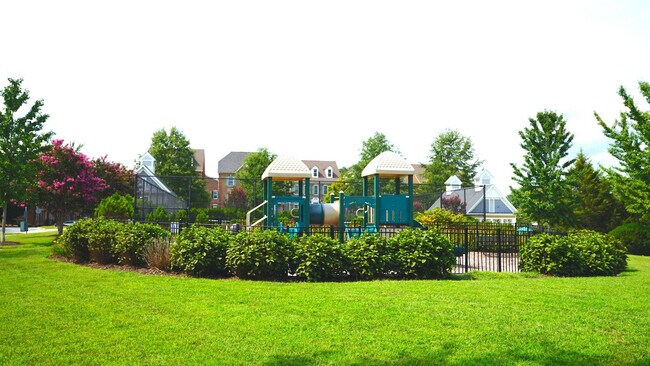 Building Photo - 265 Community Center Ave