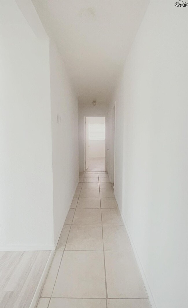 Building Photo - 1807 Westcliff Dr