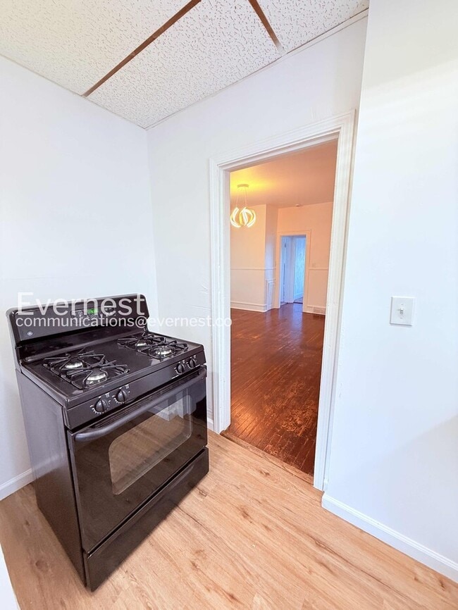 Building Photo - Charming Home with Fenced Yard & Hookups / 3 Beds & 1 Bath / Voucher Accepted / Pets Not Allowed ...