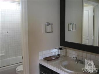 Building Photo - 32216 Breezeport Dr