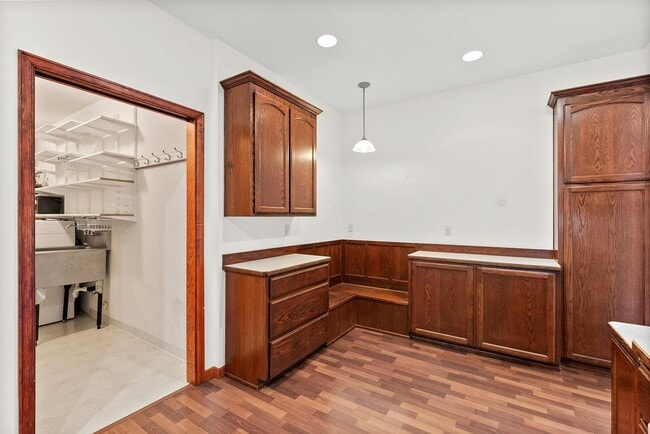 Building Photo - Yelm Country Living | 3 Bed, 3 Bath Home on 2.5 Acres | Solar Panels!