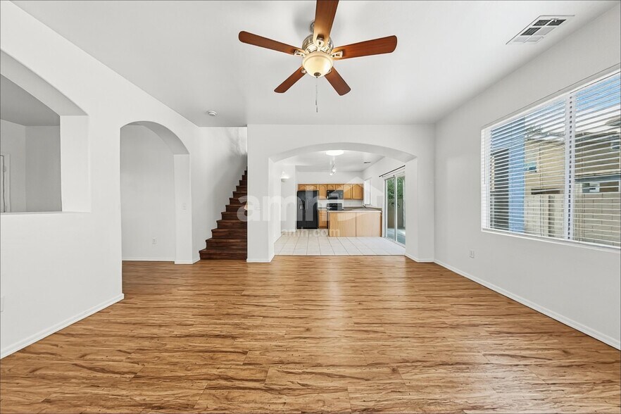 Building Photo - 4242 E Baylor Ln