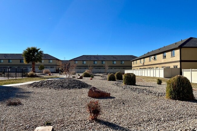 Building Photo - Blackhawk Townhome! Incredible Amenities!!