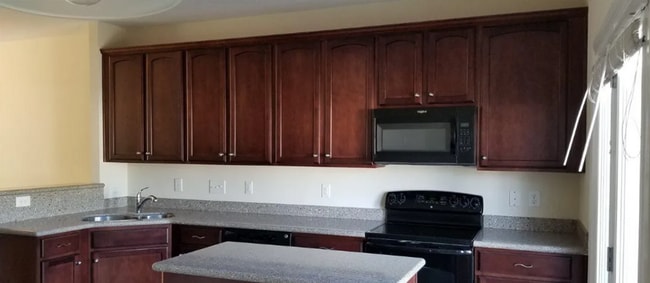 Building Photo - Modern 3-Bedroom Townhome in Townes at Umstead – Available Now