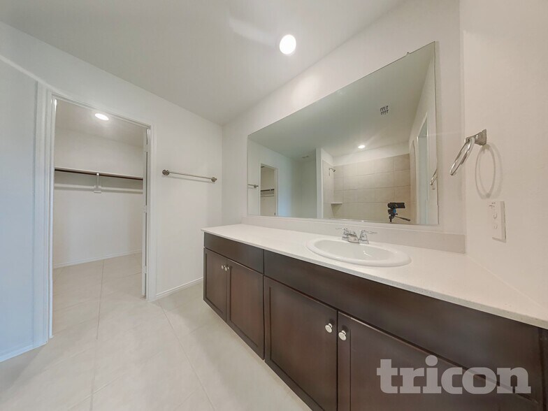 Building Photo - 700 Odlozil Ln