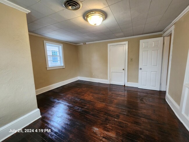 Building Photo - 2804 Mapleton Ave