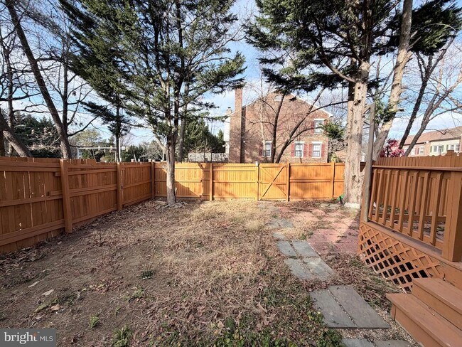 Building Photo - 5900 Parenham Way