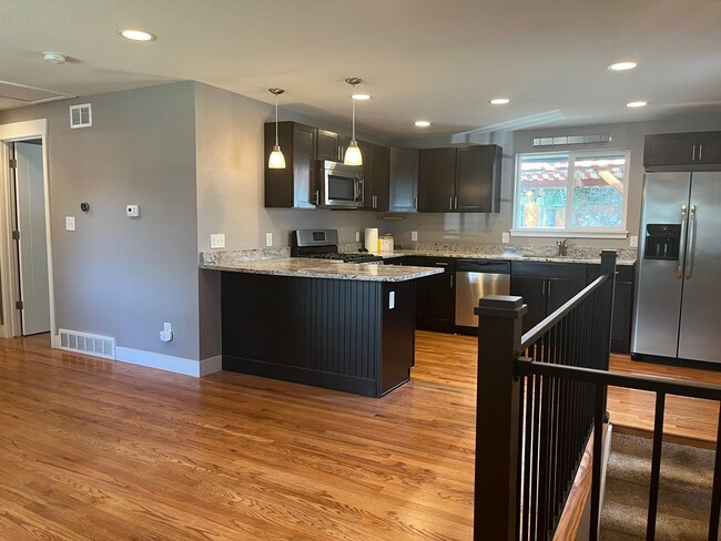 Building Photo - Beautiful 2 Bedroom + 2 Bonus Rooms, 3 Bat...