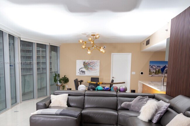 Building Photo - 465 Brickell Ave