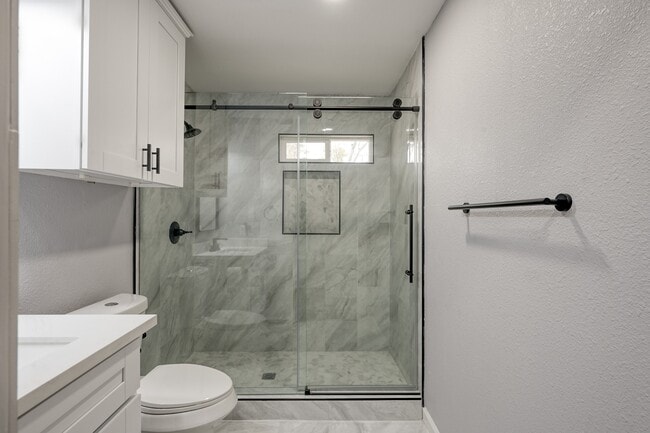 Building Photo - 513 Barkley St