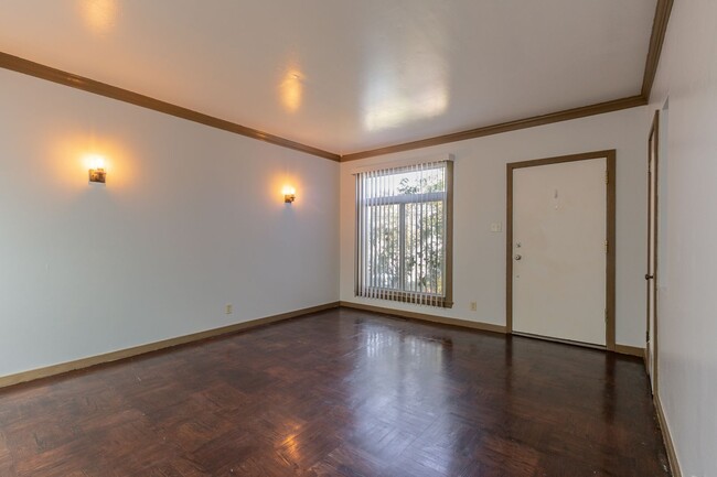 Building Photo - 3 Bed / 2 Bath San Bruno charmer is ready ...