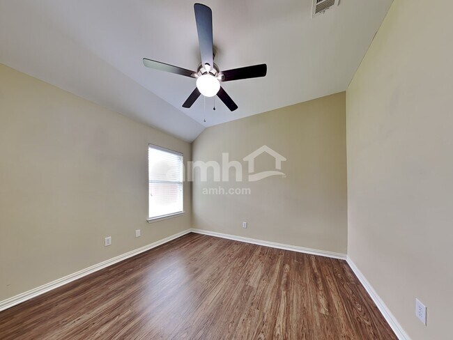Building Photo - 245 Brookdale Dr
