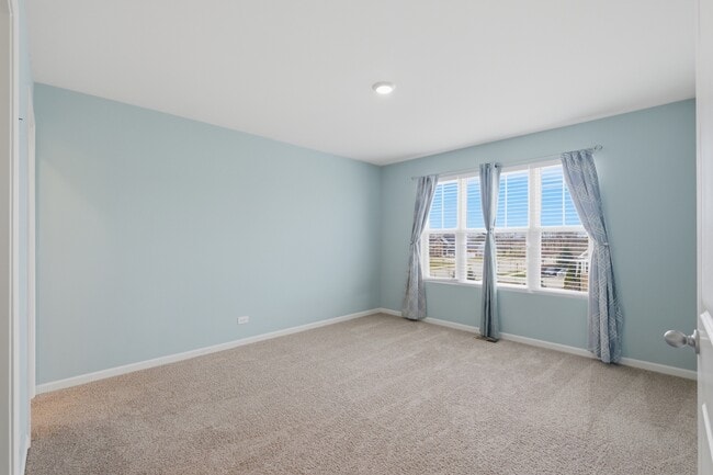 Building Photo - 217 Goldenrod Dr