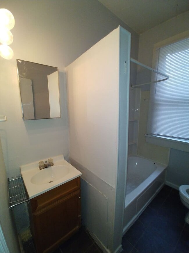 Building Photo - 911 N 9th St Rd