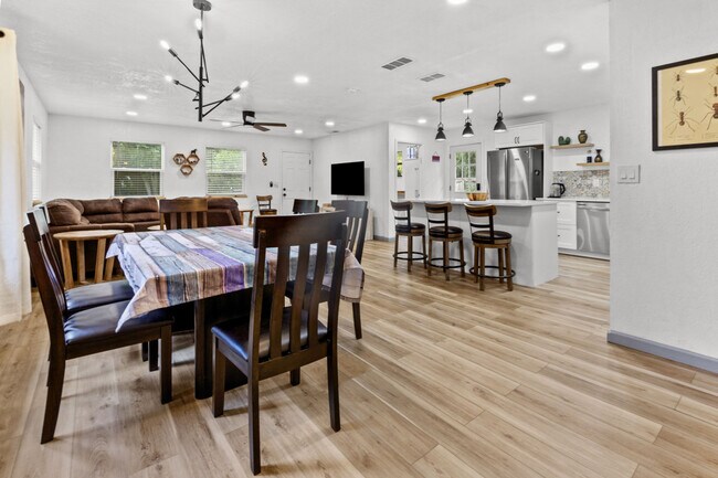 Building Photo - 2725 NW 44th Pl