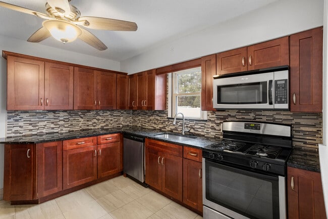 Building Photo - 20 Lake Ave