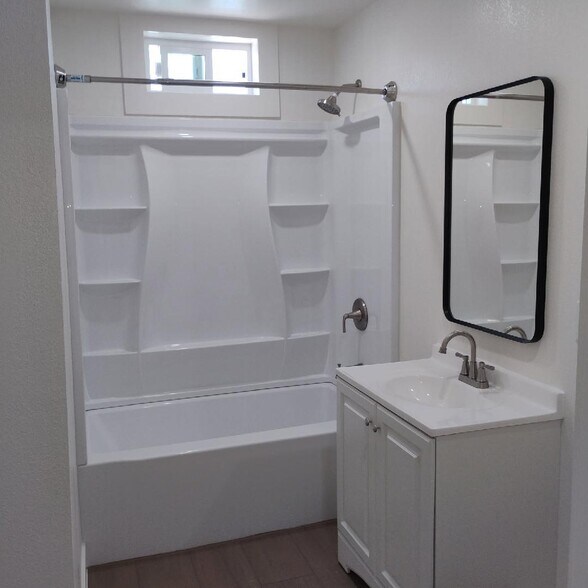 Shower - 6919 Seville Ave