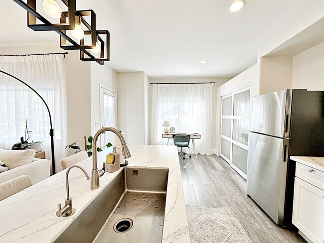 Building Photo - FULLY FURNISHED 1 BED 1 BATH CONDO GATED C...