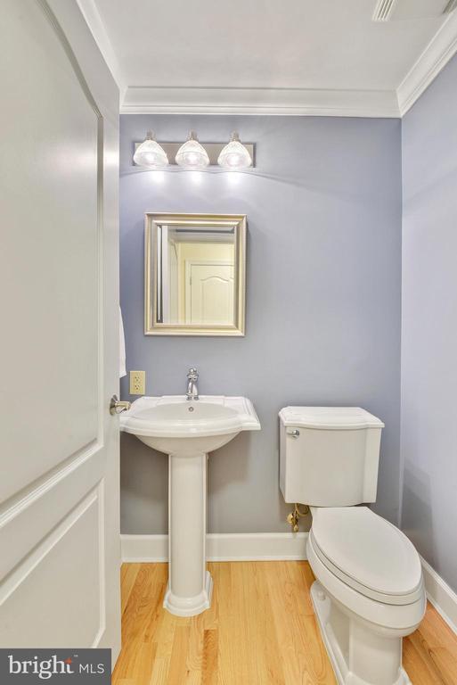 Building Photo - 502 W Broad St