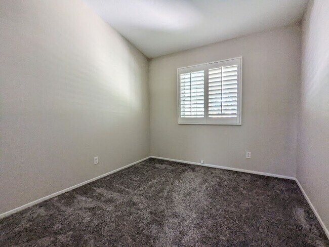 Building Photo - You will love this beautiful townhouse near Victoria Gardens!