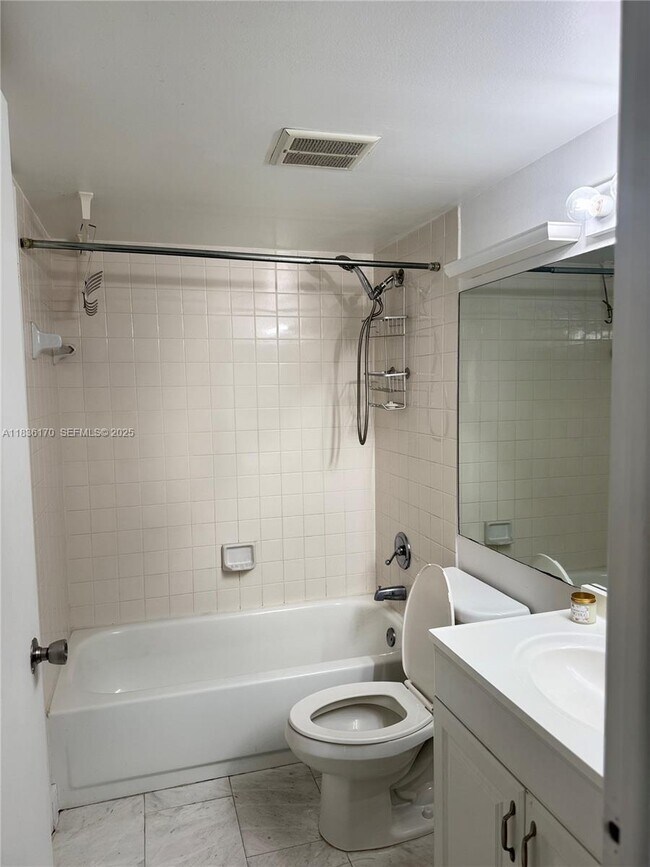 Building Photo - 770 Claughton Island Dr