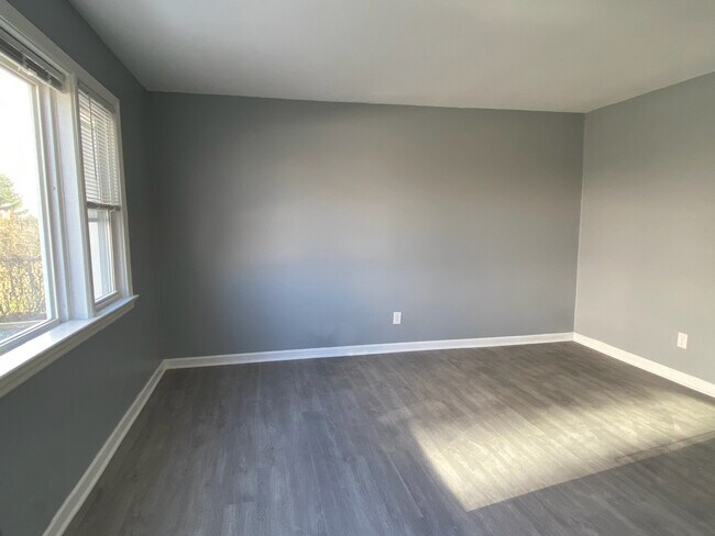 Building Photo - 306 Clifton Ave