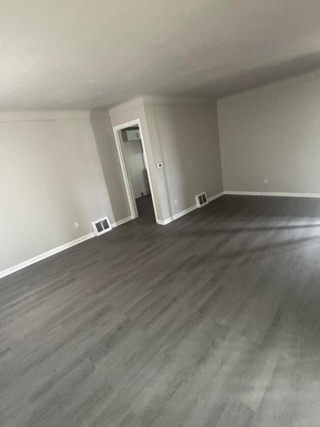 Building Photo - 8824 Artesian St