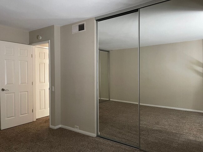 Building Photo - Spacious 1x1 Condo in Alicante Villas avai...