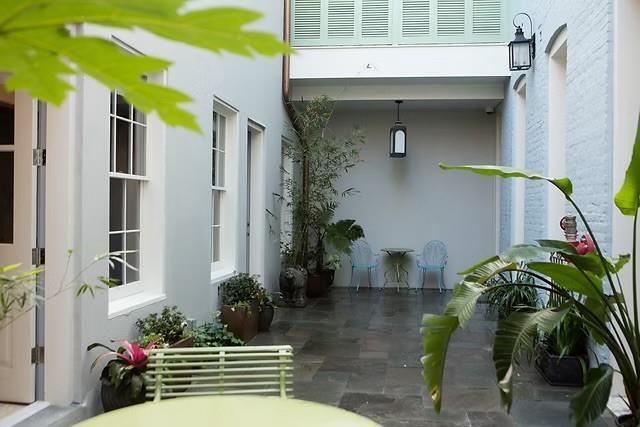 Building Photo - 533 Dumaine St