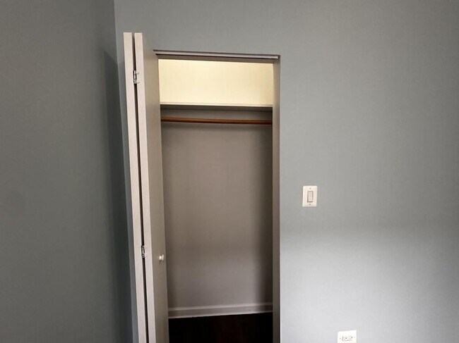 Building Photo - 2 bedroom in Chicago IL 60625