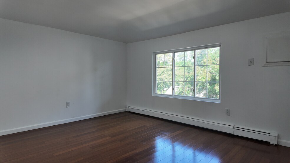Building Photo - 13930 Laurelton Pky
