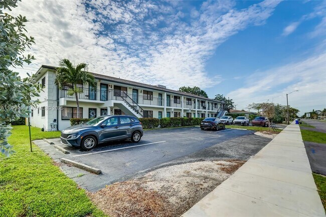 Primary Photo - 2140 NE 56th St