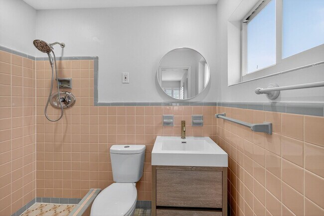 Building Photo - 4442 Sea Grape Dr