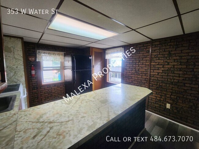 Building Photo - 3 Bedrooms, 1 car garage and finished rec ...